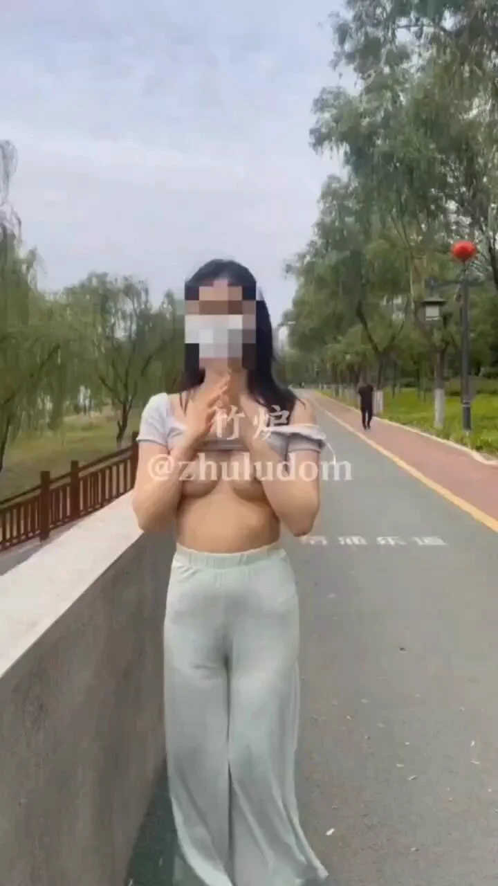 清晨起来带着小狗出去溜溜，后面大爷能想到自己错过了什么嘛？#户外 #楼梯间 #k9 #调教 #肛塞 #尿道 #阴道 #穿孔 #恋痛 #母狗 #舔脚 #深喉 #圣水（因平台不能发完整版 完整版看置顶或评论区） https://t.co/Mtf3MXLhKH