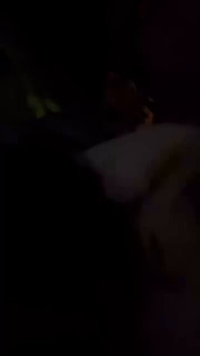 在他女朋友不知情情况下，野外搭讪抚摸她，强行脱下她内裤，按着她头舔我鸡巴，躲在角落偷看的大兄弟终于忍不住，一同加入，跟我前后夹击调教他乖巧听话的小母狗。
不得不说，她女友真是个乖宝宝，我真羡慕 https://t.co/u0drUcE30j