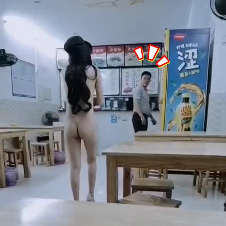 #露出任务 #母狗 评论区粉丝任务 全裸饭店买单，勾引老板啪啪啪，老板吓坏了没能成功，主人不肯善罢甘休，全裸出街勾引路人内射，引来围观🩷投稿💌@LC_kuking@CY_kuking https://t.co/ewmtGL9f73