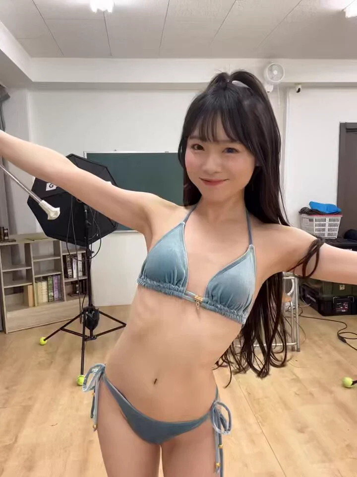貧乳のはずなのに…#グラドル特技部 #くるくる動画 #仲村まひろ #バトントワリング #10秒グラビア #グラドル自画撮り部 【毎日投稿 2128日目】 https://t.co/D7DxPUnWW9