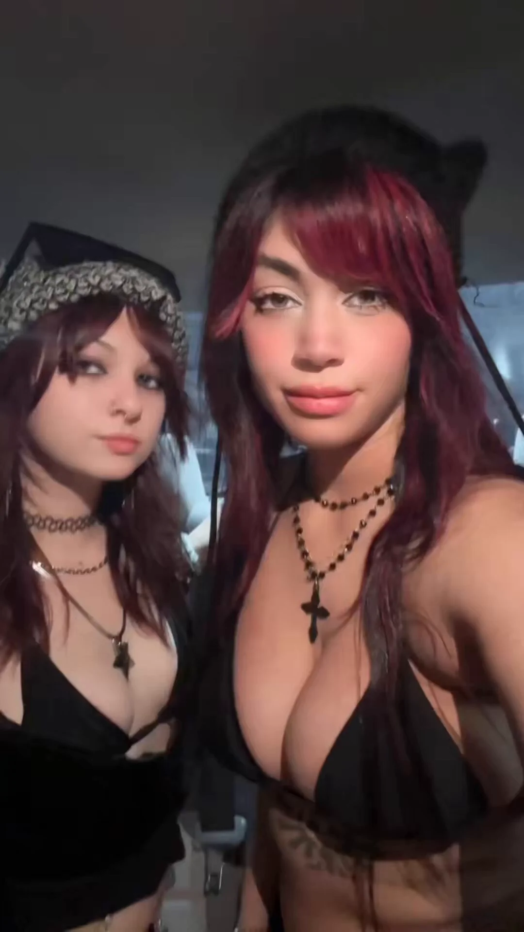 Leave a 🖤 if we should kiss https://t.co/fvDDsERfR6
