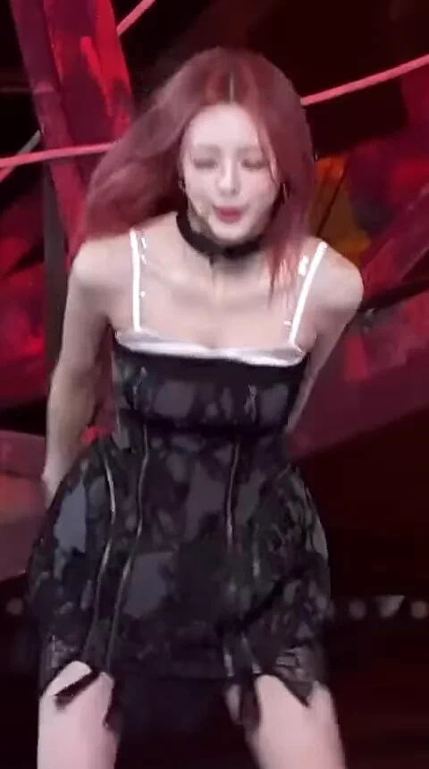 ITZY - YunaIndividual GIFs: https://t.co/h2TVESsUrBPixeldrain HD: https://t.co/JOuhKSwiJQ https://t.co/uB2jqZrqsk
