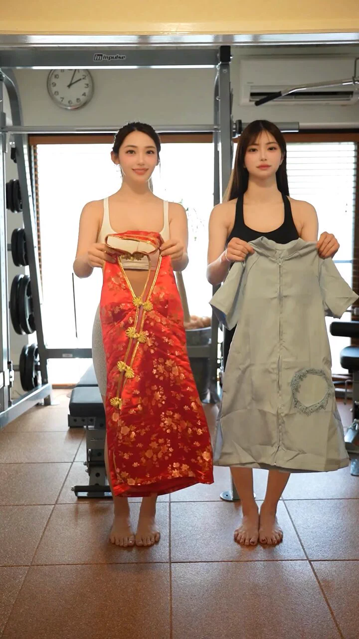 後ろの窓をよく見てみると何かが見えちゃったり…見えなかったり… https://t.co/R8kR28yCn6
