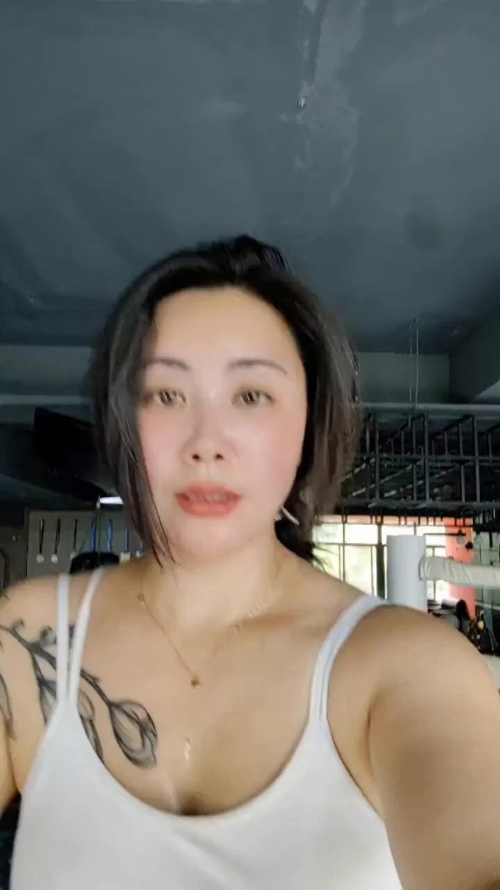 健身的阿姨 香汗淋漓人这一辈子啊，最怕忽然听懂一首歌，因为那时候往往已经曲终人散，物是人非。 https://t.co/mKGBwOdkei