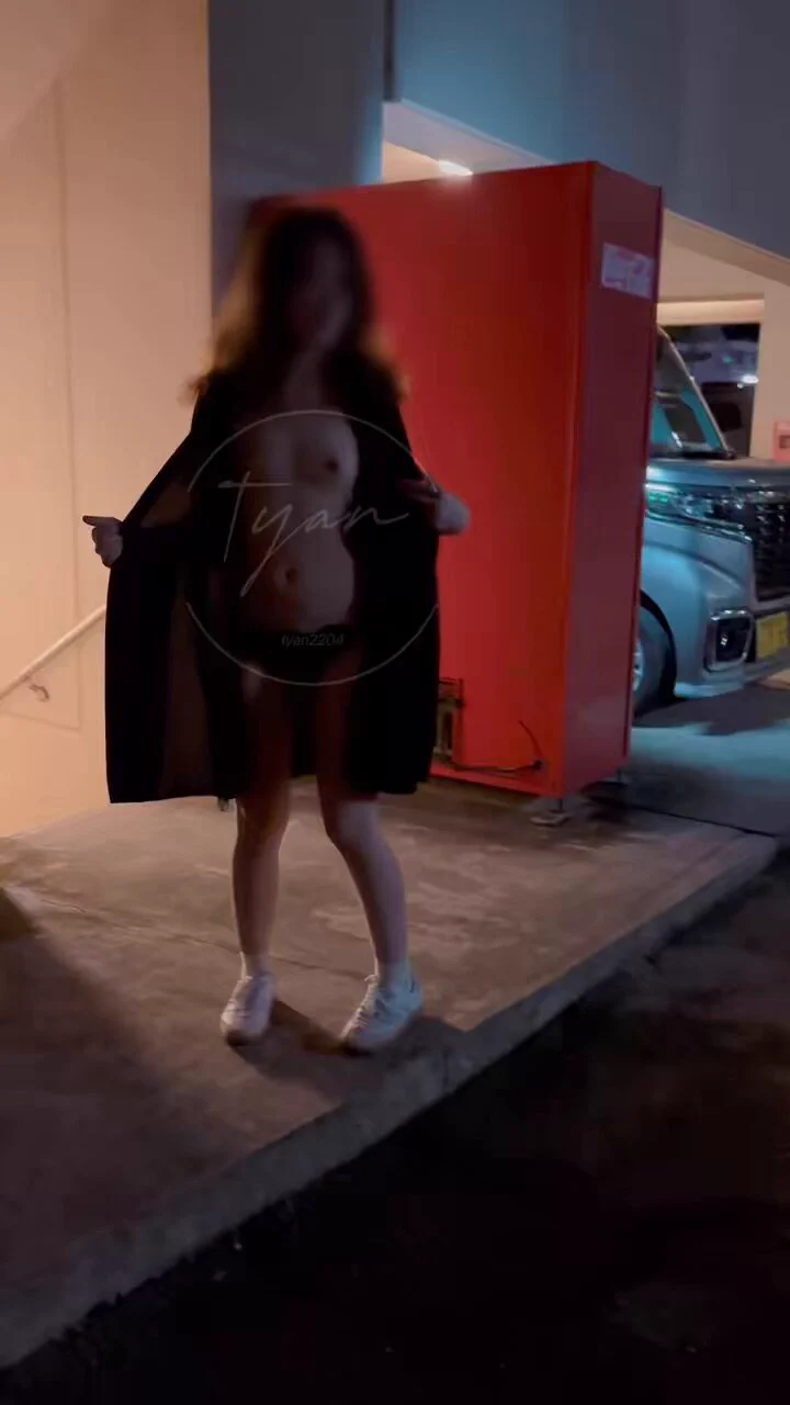 野外露出——————今次挑戰係男廁影相～Patreon 可以看到更多小淫娃人前露出🤭投稿：@luchu888@ypzs888#素人 ＃露出 ＃露出女孩 ＃露出調教 ＃淫女 ＃淫娃 ＃露出攝影 #調教#publicnudity #hkgirl https://t.co/MhHcZZWgWF