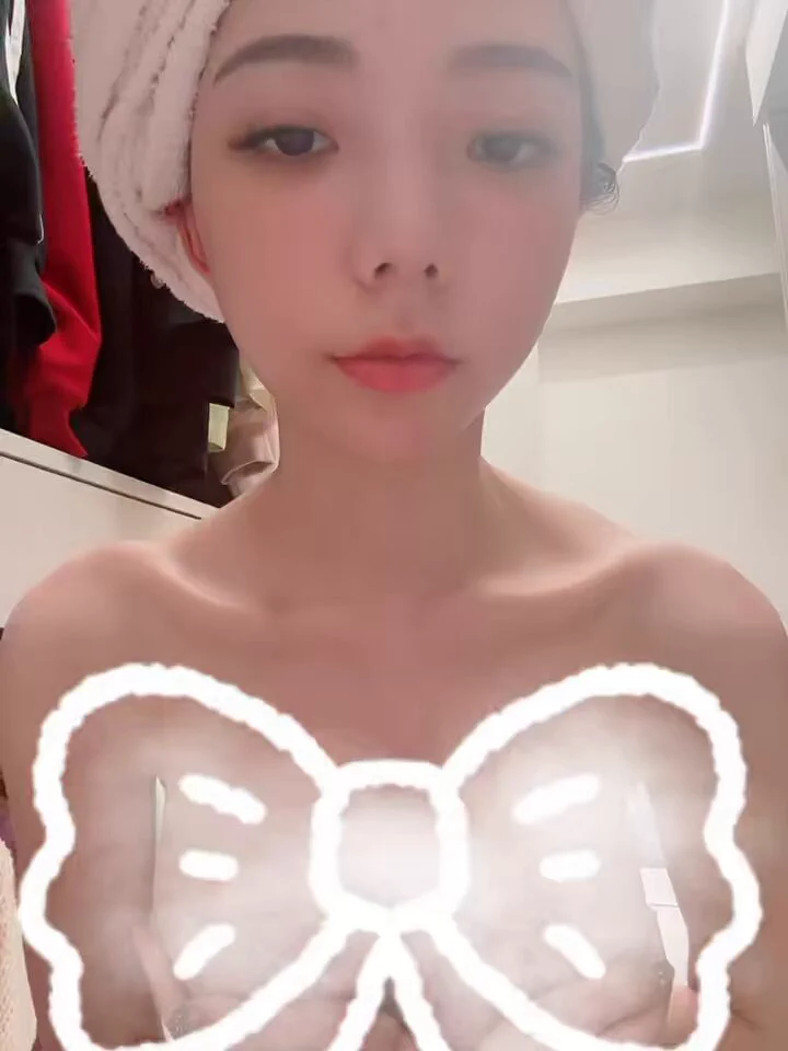 https://t.co/9BVQwEfEPP⬆️追蹤我！看去掉蝴蝶結的🎀 https://t.co/T7j8SdOxPp