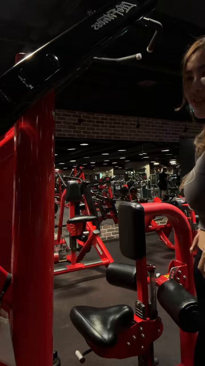 先從沒有用的手開始 超廢😍 https://t.co/tJ2y0nSSI6