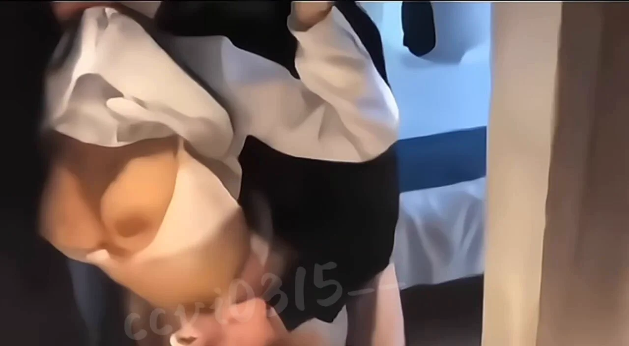上次IG辦活動 #角色扮演 見面前後怎麼跟說好的不一樣叫我不用準備衣服 你幫我帶了看到衣服後 才發現被你忽悠變成你在懲罰我這個學生 ಥ_ಥ不是說好我當老師的嗎？鏡子裡看著被你調教的樣子 好羞恥進來太深 錄影到一半 全身快要癱軟#後入 #全身鏡 #師生戀 #你們都不按牌理出牌的ㄇ ccvi0315__
