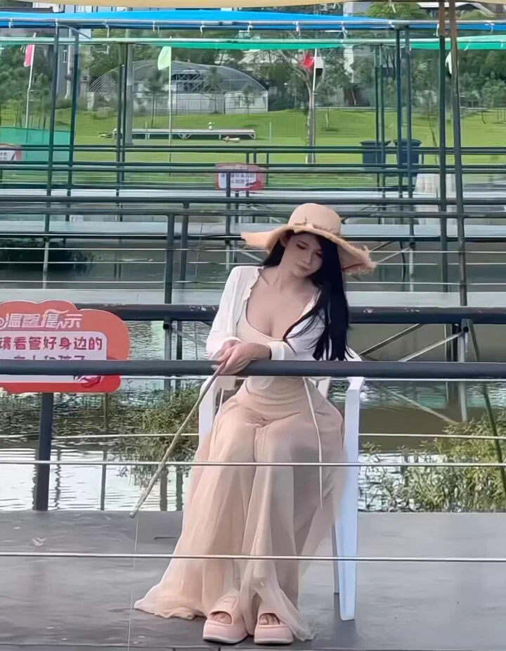 休闲版的打工狗仔！ https://t.co/okT5txFrzp