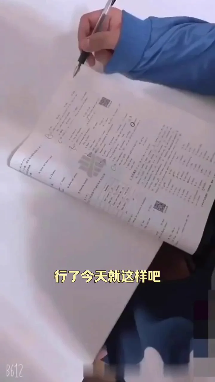 作业没写完，放学后被巨乳英语老师单独留下来辅导，但始终还是教不会，趁没人注意，掀起衣服在同学身上蹭来蹭去，受不了偷偷跑到小树林，撅着屁股就让插了进来，最后顶着花心被内射的满满的~

高清完整版看评论区 https://t.co/t1qmXKogko
