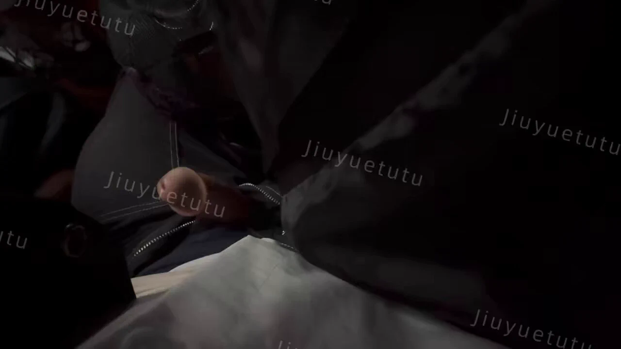 夜间大巴车上的露出。
回程的车上，大家也比较累了。拿出鸡儿练练手，大巴车上的摄像头有作用吗？❤️
石家庄还有2个空位。

@Xiaoxiaofoer 
@Toukayuan
@MitsumeDoji

#龟责 #边控 #强制 #榨精 #石家庄 https://t.co/HUIcQfPsXm