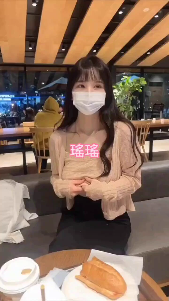 昨晚喝酒和閨蜜打賭輸了  
誰輸誰就戶外露出 
靠腰我竟然輸了  
下次一定也要讓她輸光光   
原來戶外露出這麼刺激的啊
  #點讚愛心加跟隨 #固炮報名 #粉絲約會
  #露出诱惑 #後入小穴 #做愛 #大奶 https://t.co/yDo9inaVgw