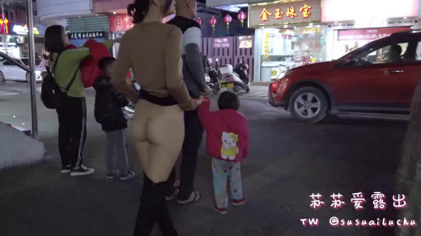 #人前露出 #全裸露出 #潮喷 #喷水 闹市区露出极限挑战，人前强制喷水潮喷💦💦 
投稿💌 
@LC_kuking 
@CY_kuking https://t.co/20elyFGYYH
