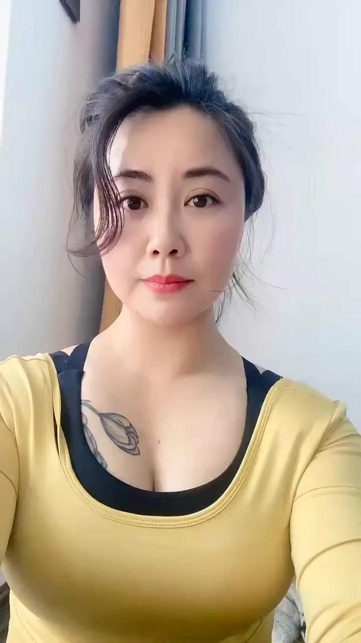大奶熟妇姨爱不爱？

少年不惧岁月长, 彼方尚有荣光在。笑并不总意味着快乐，就像泪水不总是表示悲伤一样。我喜欢现在的年纪，却不喜欢现在的自己。 https://t.co/5z5fkqjM2Z