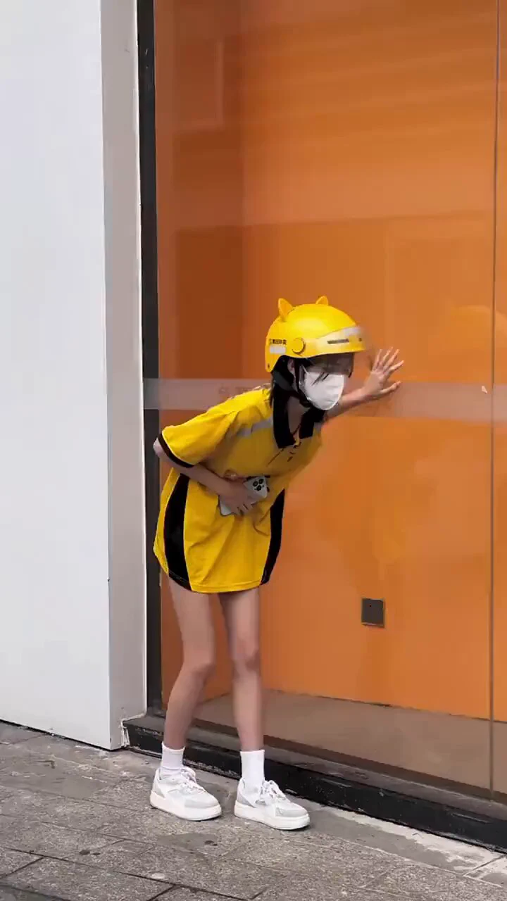 昨晚约的小哥哥太猛了，干了人家一晚上 第二天走路都走不成了，今天来个温柔点的哥哥好吗 人家白天还要上班呢 https://t.co/i1JMtRo30u