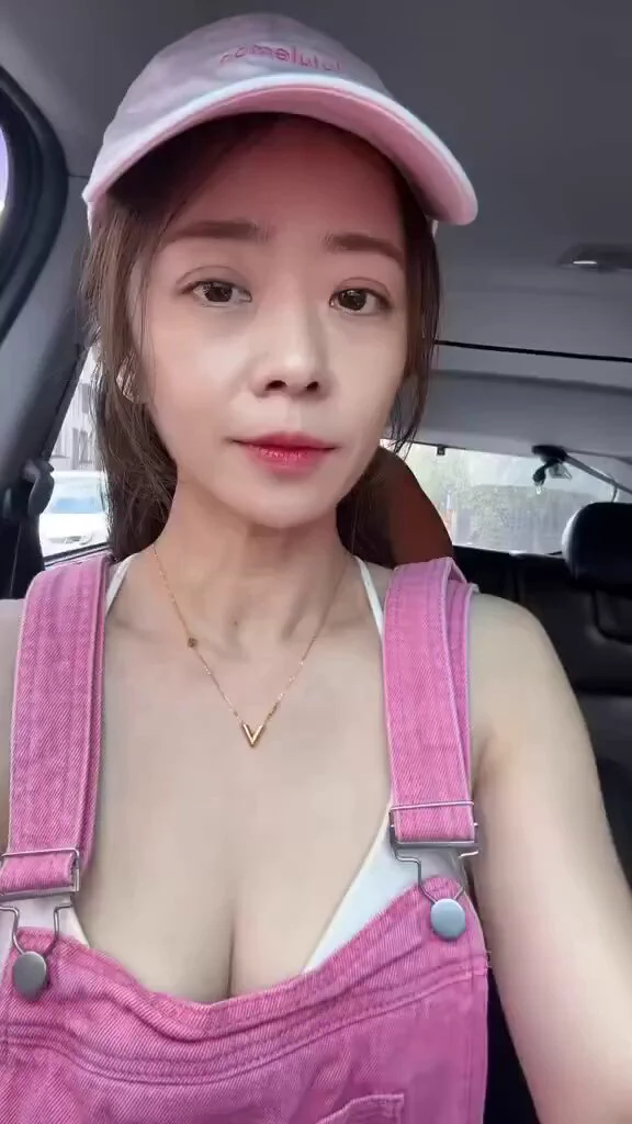 誰來打炮 😋敢幹45歲慧慧阿姨嗎？
按❤️+要  
#慧慧阿姨 開車去找你
#今晚約會可做固炮 https://t.co/4ibxsDLqbr