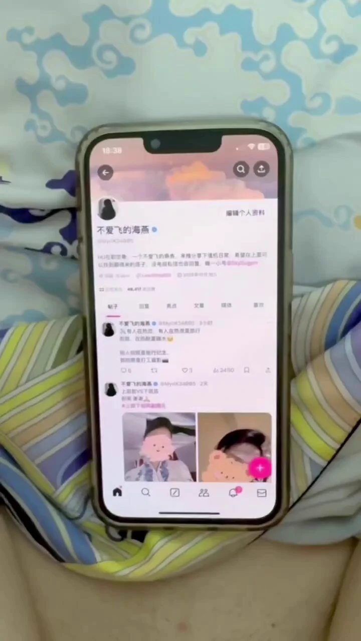 一下飞机就和粉丝见面了～

在飞机上就是没穿内裤的，感觉空荡需要被填满，被粉丝的肉棒插进来的那一刻，感觉真的满足了…交合处显得好淫荡… 

感觉喜欢上了在推特约的感觉，喜欢燕子的可以报名哦… https://t.co/PvFn7WIWyn