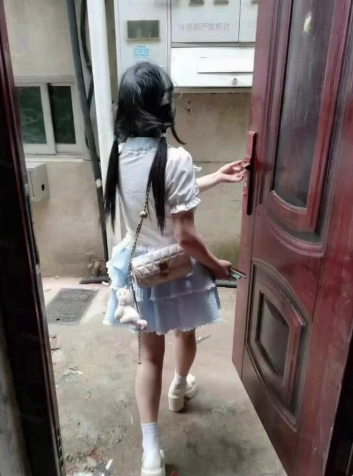 #武汉  东方丽锦东区北侧的巷子，拉客聚集地，30~40岁的居多，偶尔会有年轻的，偶有极品但需要看运气，下午5点以后，价位1~3张。#站街 #扫街 https://t.co/EcOla8hYhA