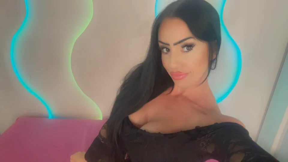 Live at @BabestationTV &amp; @BabestationCams 📺 📞 come get meeee xxxx https://t.co/NQYSkH3gia