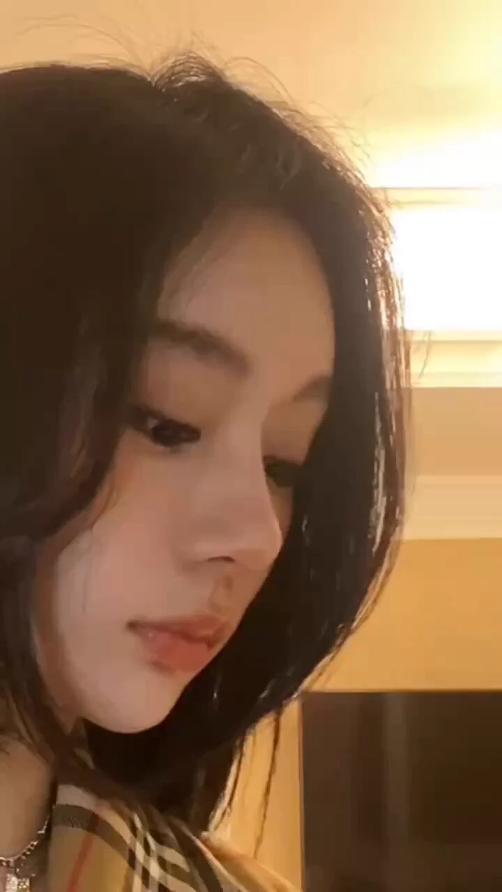 #上海 万⬆️  170/D/02

纯欲清冷脸  高级且优雅
全身0整容脸上没有一只玻尿酸的痕迹

真实快手➕抖音50来w小网红 见面🉑验
清纯甜美御姐脸   皮肤雪白轻欧美气质 

兼职赚零花钱 暂只夜/空降🪂 擅大

电报大群精彩反馈👉https://t.co/yqSw5YH798

TG：电报👉 https://t.co/R2tGbWjGpb

QQ：2140599135

⚠️199🧧入会选人安排（会费可消费抵用）口嗨勿扰
大V博主认证推荐，放心入会安排