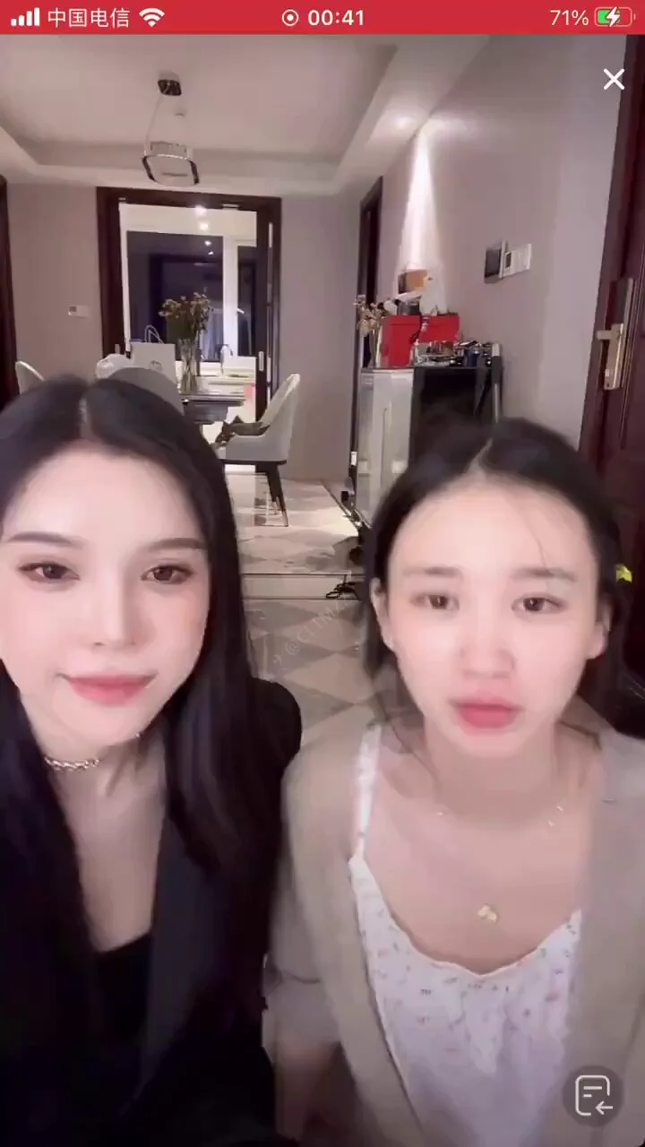 傻逼一對騷貨😂 https://t.co/Tw06ZPmTPB