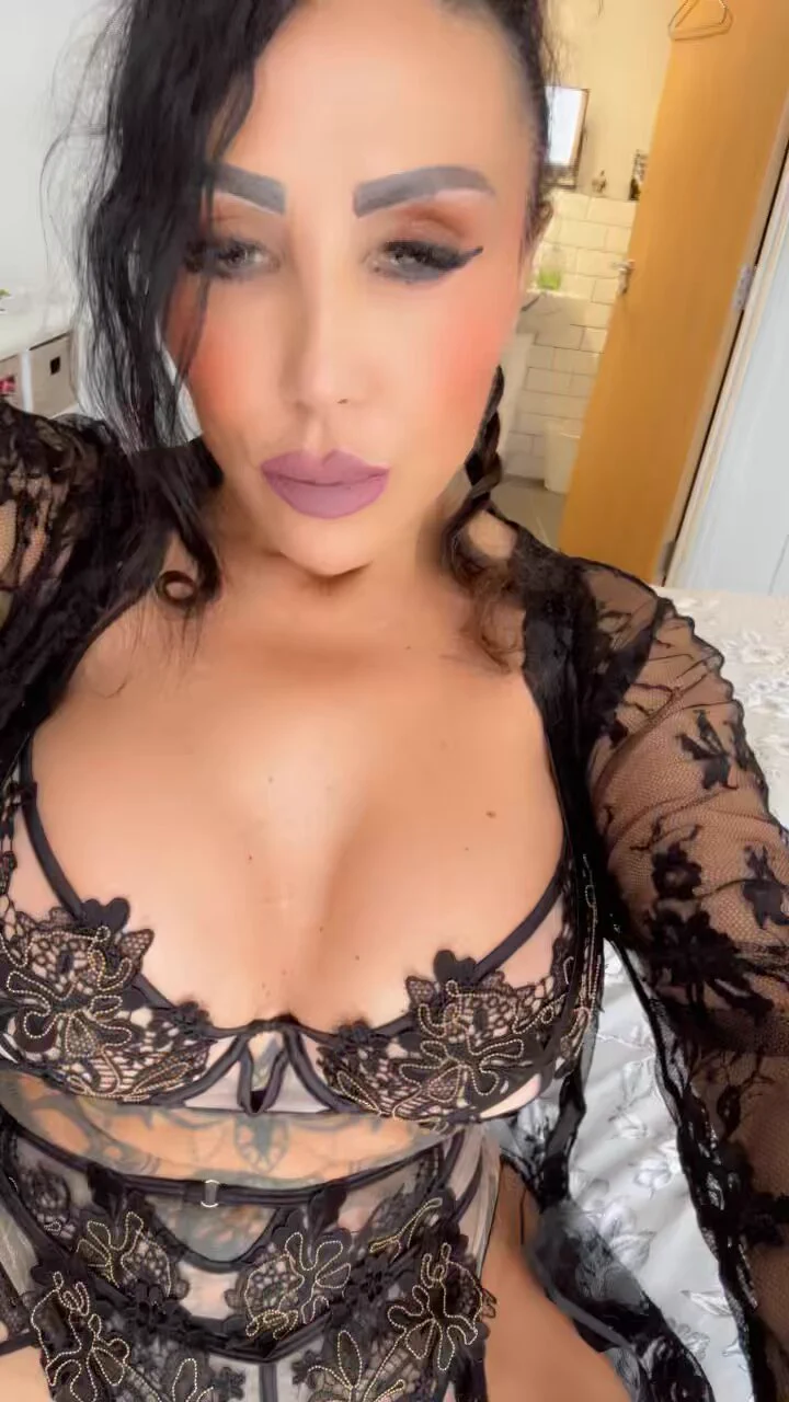 Pussy and boobs . https://t.co/O5Qa0l72JI