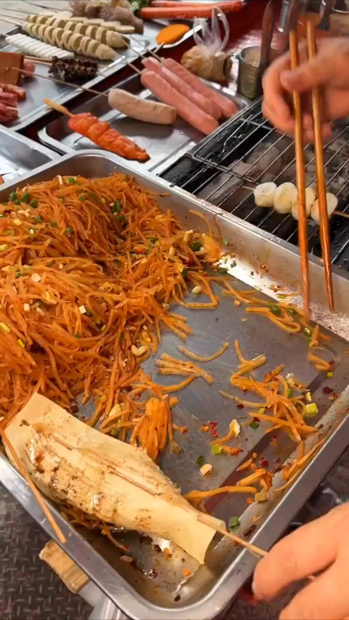贵州毕节两块一个的豆腐皮包土豆丝😉 https://t.co/2zXCPyMlSn
