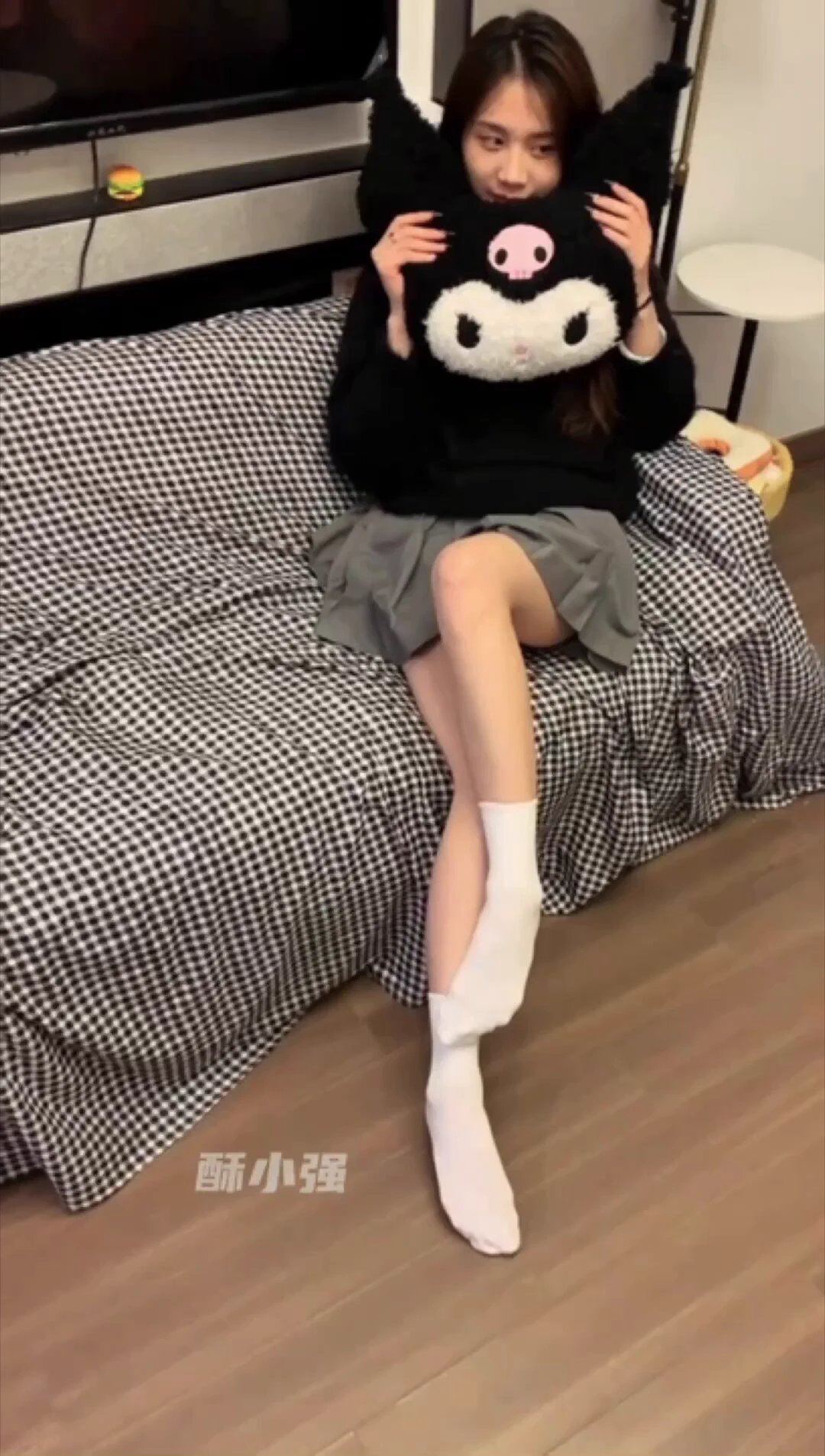 兄弟们对她呼声很高啊！那么今天来好好开开发，被白袜踩着的感觉的真的很好，妹子的小jio还是那么会动，美妙的当然慢慢来，素人开发的过程才是最刺激的，有小白的可以去开发教程参考参考… https://t.co/8lAUqSadtt