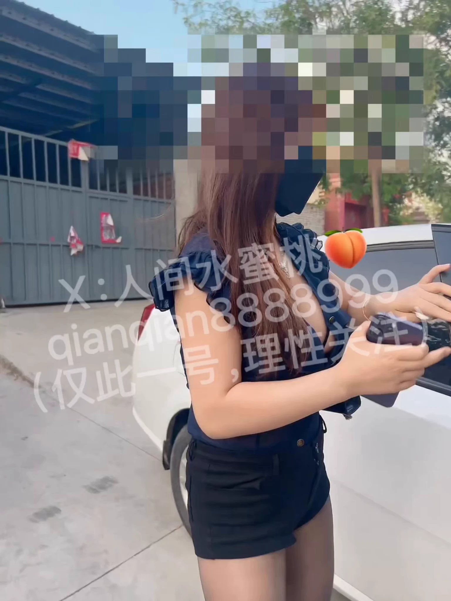 第一次户外其实很紧张和忐忑，但是当完成第一次经历后的瞬间，却真的很兴奋，甚至上瘾，并且充满期待…故意这么穿去乡下的农村问路、买东西。也就一个大爷很淡定…其他裤裆都是瞬间就挺了…
@ToBulma @ToBulaer @KawasawaSen 
#户外露出任务 #夫妻日常 #3p https://t.co/TpWeROXccd