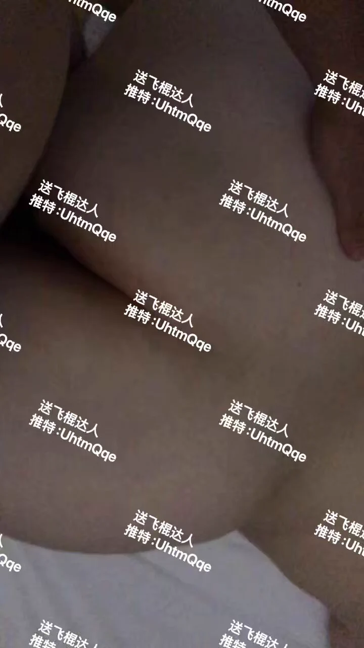 又是宠粉的一天，有人推了一个小网红让我约，我看着感觉还不错。果断出击了。大屁股还是非常不错的，因为是小网红的缘故，正面就不发了。有个私密小纹身。

投稿💌：
@SexytoBaby
@SexytoLady
@SexytoDoll
@SexytoGirl https://t.co/RpPDrWbEW0