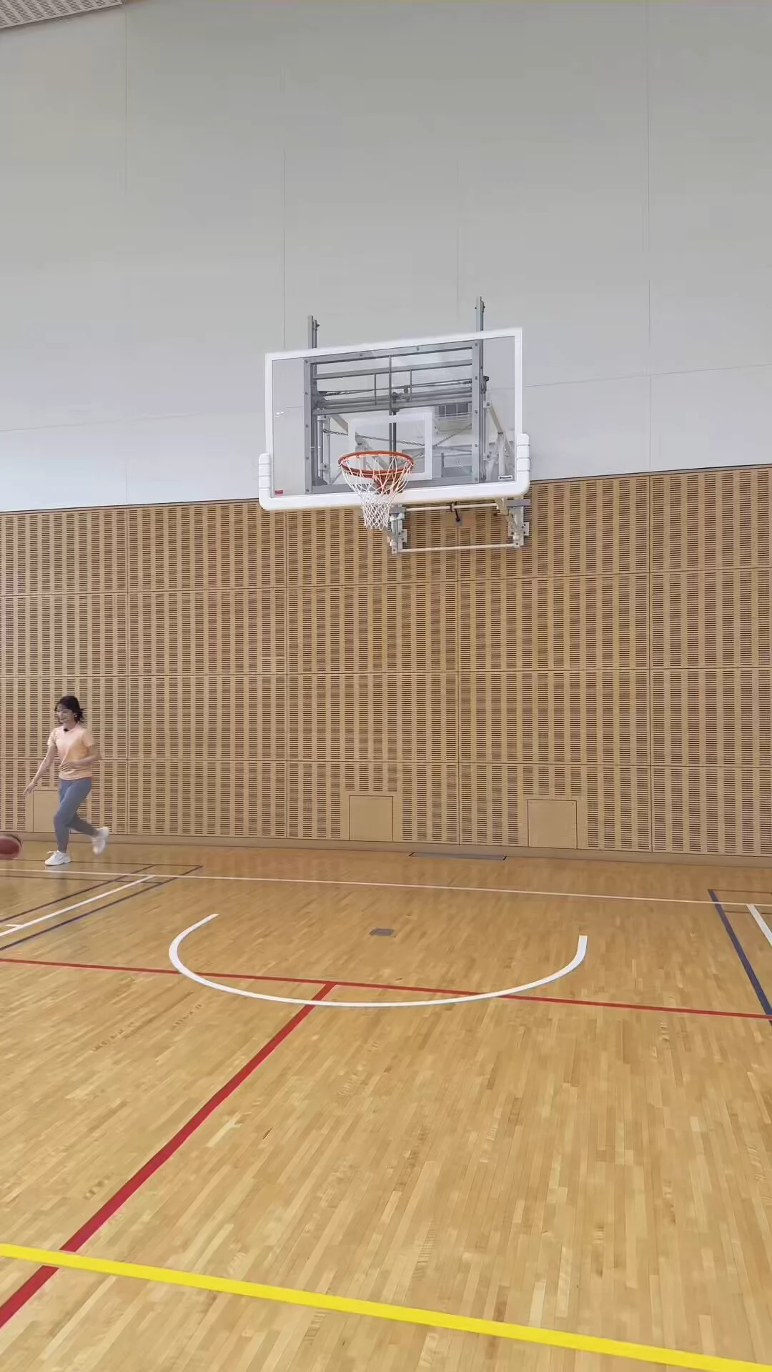 この前大学に潜入したときバスケ久しぶりにした🏀 https://t.co/l0ZT207ba1