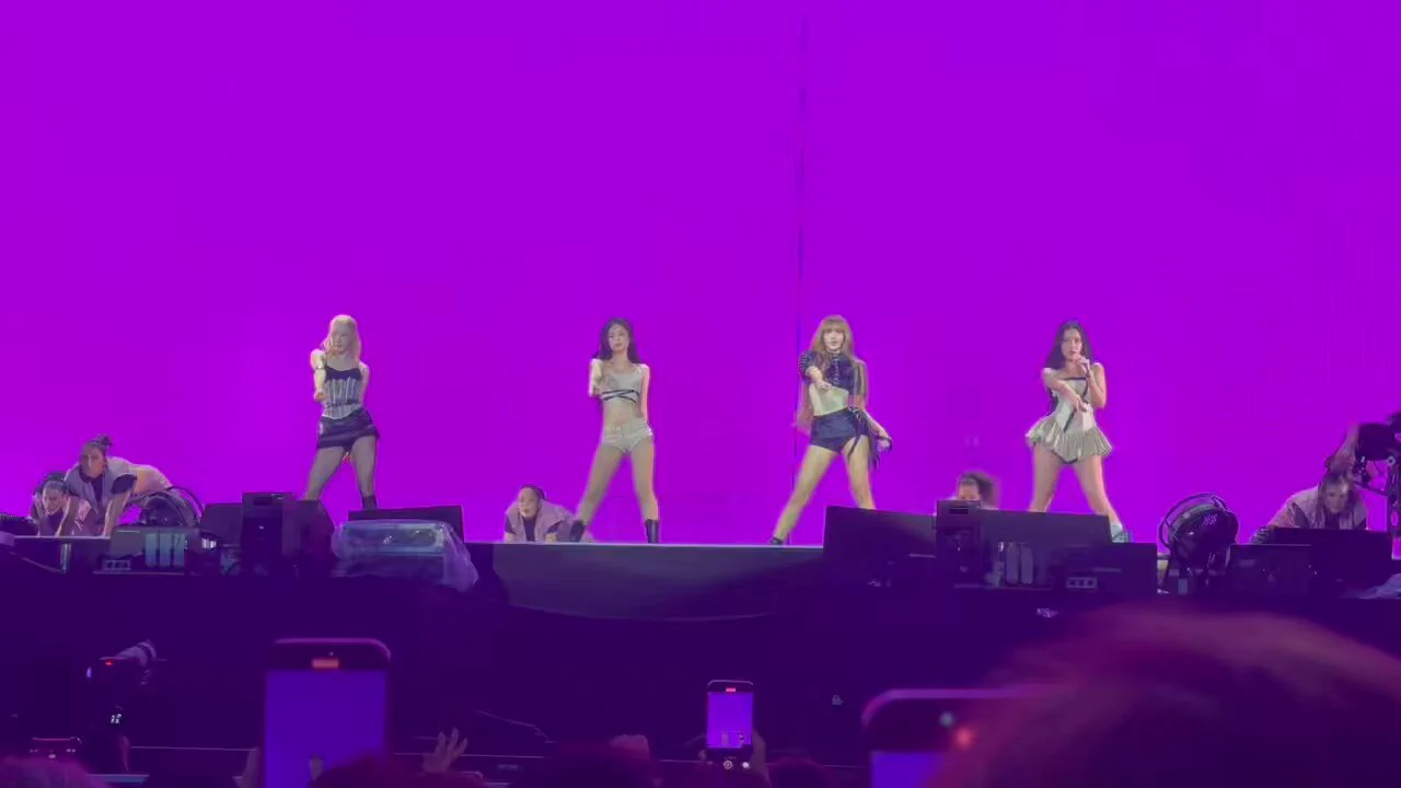 リサの煽りでPink Venom大サビ突入‼️ https://t.co/Lf6MgEUHIJ
