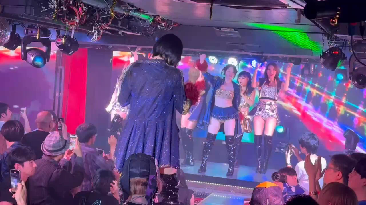 昨日はころんたその誕生日をお祝いしに、シークレットゲストとして、バーレスクヤバイに出演させていただきました🎀
少し酔ってテンション上げてステージに、、のつもりがすごい酔っ払ってて全然歌えませんでした！！！！！！すみません！！！！！！
バーレスクヤバイの皆様、盛り上げてくれたお客様皆様、本当にありがとうございました🥲🙏

でも正直本当に楽しかったし、やっところんたその誕生日をみんなと一緒にお祝いできてめちゃくちゃ嬉しかったです🥹✨✨
昨日のころんを思い出してまだ泣けます🥲✨

#ヤバイパルフェット
#ころん生誕祭2025