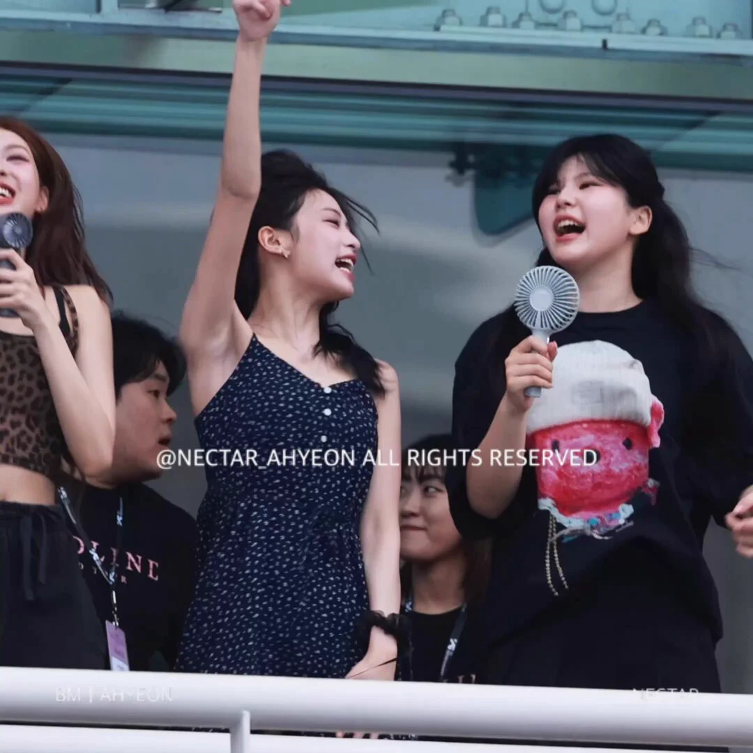 BLACKPINKライブを全力で楽しむアヒョン、チキタ良すぎるな！！ https://t.co/ARVgdUH2fm