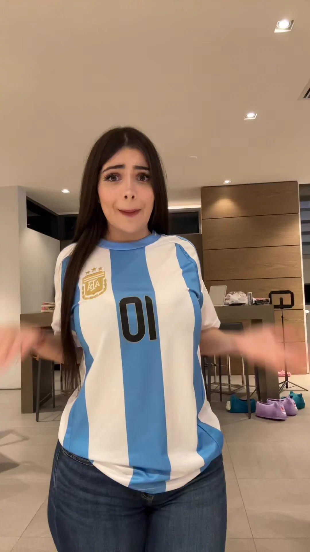 is anyone looking for a gf? https://t.co/pTgO0LM5wX