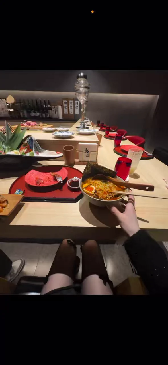 嗨宝子们，今天要记录的是
邯郸一日游：
晴宝做了好久的攻略✌️
体验感非常好的一天
哥哥他成熟又周到体贴又细心
声音好有磁性，看着我的眼神会
让我感受到像在看一只小宠物那样宠溺
除了来的时候在🛩️上遇到了颠簸
后面氧气面罩掉下来的时候
我以为我要交代在这了😭
第二天立马和哥哥去了娲皇宫烧香拜佛 https://t.co/628K7YsD3m