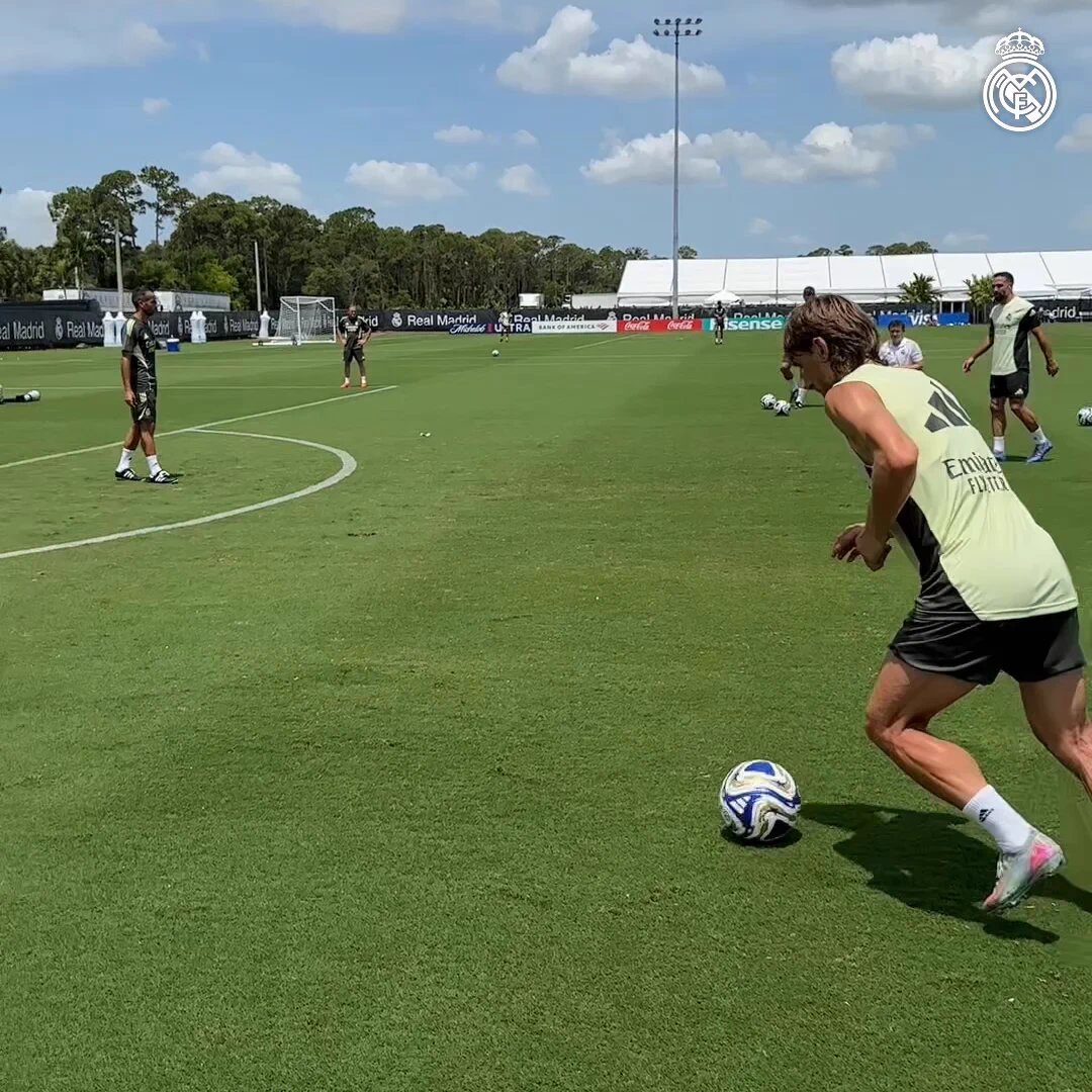 🦵⚽💥 https://t.co/m23LmdeCW2