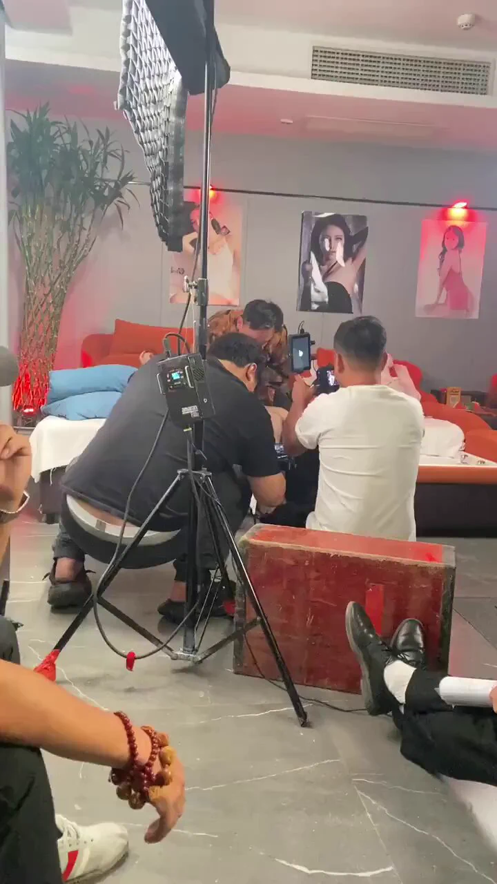 属于是过不过审不重要，导演跟演员先爽一把再说 https://t.co/wM4h0yv0RY
