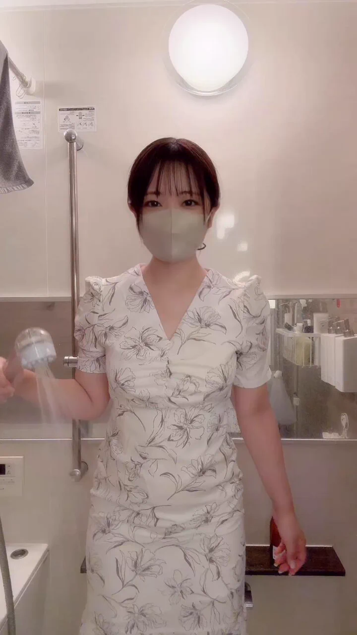 3日後に濡れスケになる元アイドル（2/3）

これってギリアウト？？😂 https://t.co/ExZ7Qn1vyE