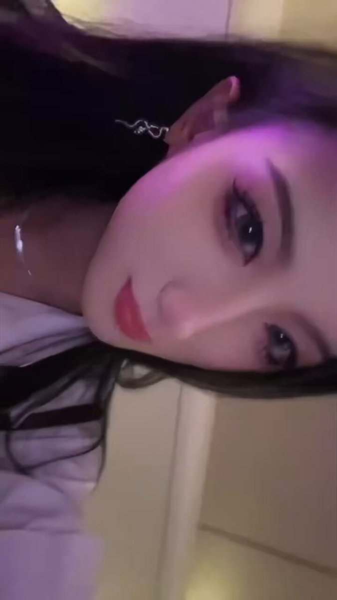 高颜值黑丝伪娘，和直男互操 https://t.co/DmXlz6nA5J