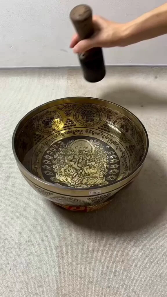 How water responds to the frequency of a Tibetan singing bowl due to resonance.
https://t.co/tVF0Ah7onk