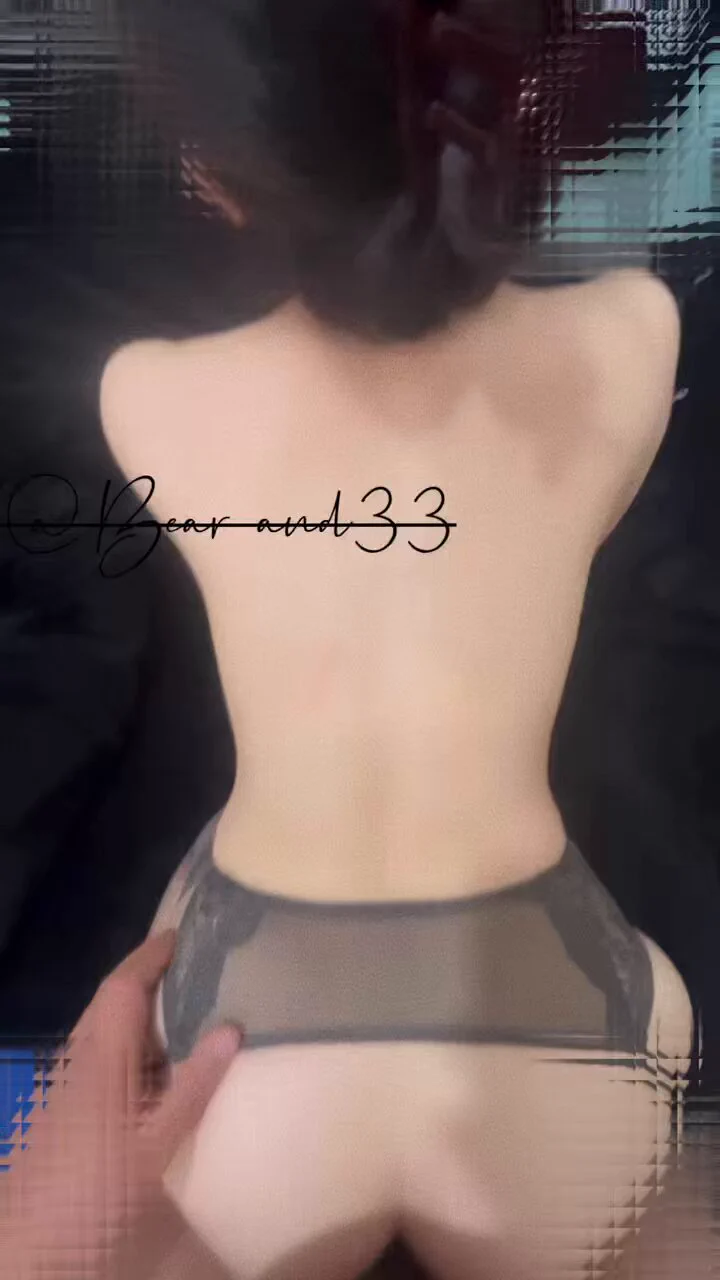 投稿💌：
进门就穿着灰丝撅着大屁股等爸爸的大肉棒插进骚骚逼里，小骚逼也如愿以偿，艹的逼逼好爽，bb好紧好舒服，不知道是不是爸爸大吉巴太粗了，骚逼竟然艹松了，不知道有没有更大更粗的大肉棒能插进来呢 不要笑话33 我也不知道小逼竟然会放屁 小逼松了才会噗噗
@SexytoBaby
@SexytoDoll
@SexytoGirl https://t.co/LkbUkjuFKi