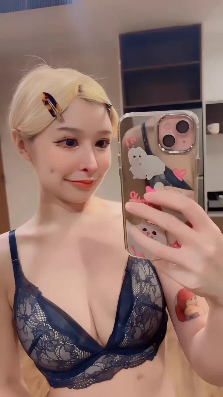 日本真的是歡樂杯
我以為罩杯變小了結果75E還是可以🤣
只是內衣一脫就散了
不愧是脂肪奶🥹 https://t.co/DVb7GQBTIk