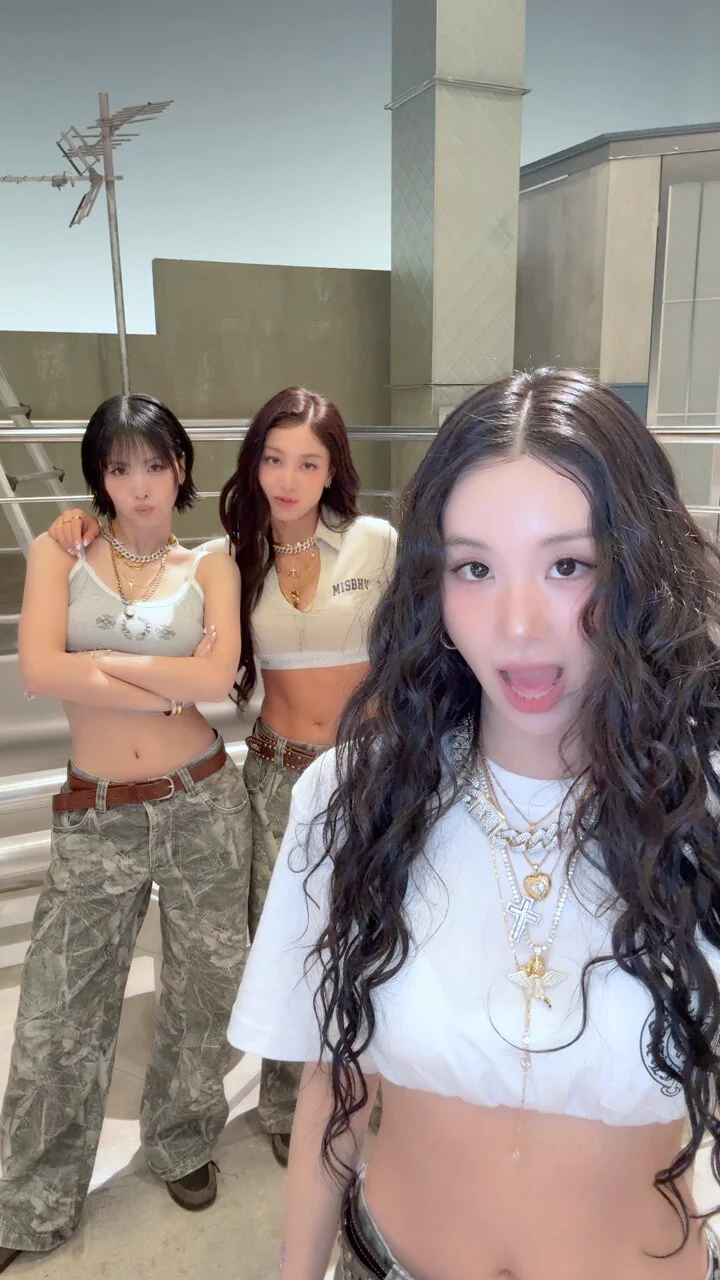 it's your time to turn it up 🪩

4️⃣ Listen [THIS IS FOR] 4️⃣
https://t.co/g1w24qqi6D

#TWICE #트와이스 #THISISFOR
#MOMO #모모 #JIHYO #지효 #CHAEYOUNG #채영 https://t.co/klkWFyrGm1