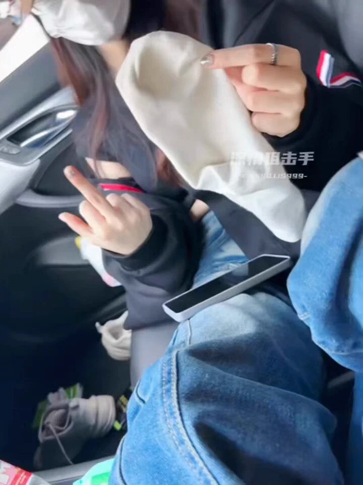 兄弟们我尽力了，为了满足兄弟们的小癖好，我从昨晚一直憋到现在才释放到妹子的袜子里，各种不同场景的偷玩，总有你喜欢的… https://t.co/dxzsaU6VH8