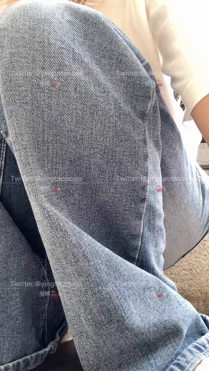 今日份ootd穿搭：牛仔裤里丝，37°高温脚汗直接把丝袜浸透了又酸又臭的，直接坐在户外怼着屏幕红绿灯🚥寸止羞辱榨精
(购买完整版视频11分38秒)
(关注➕转发➕评论➕点赞抽一个送部分照片)
@SexytoBaby @SexytoLady @SexytoDoll @SexytoGirl https://t.co/zeZIkEFz2t