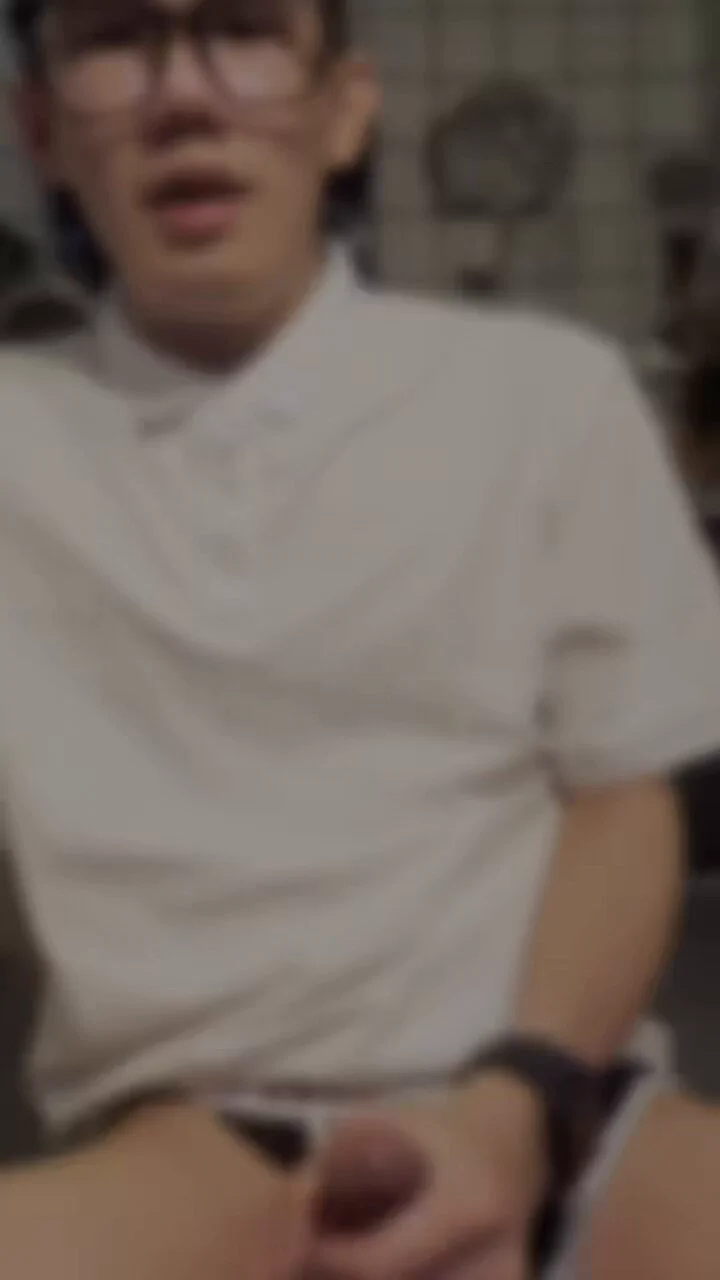 🐶奶狗弟弟好久没有喷💦一下了，几天晚上睡觉都涨涨硬邦邦的，弟弟想要和骚哥哥一起喷射🥵，把精液都喷到哥哥的脸上和嘴巴里👄#奶狗 #飞机露脸 
完整版5分钟，加门槛💰可解锁✅
微信：naigouC- https://t.co/GP9rJHpIqx