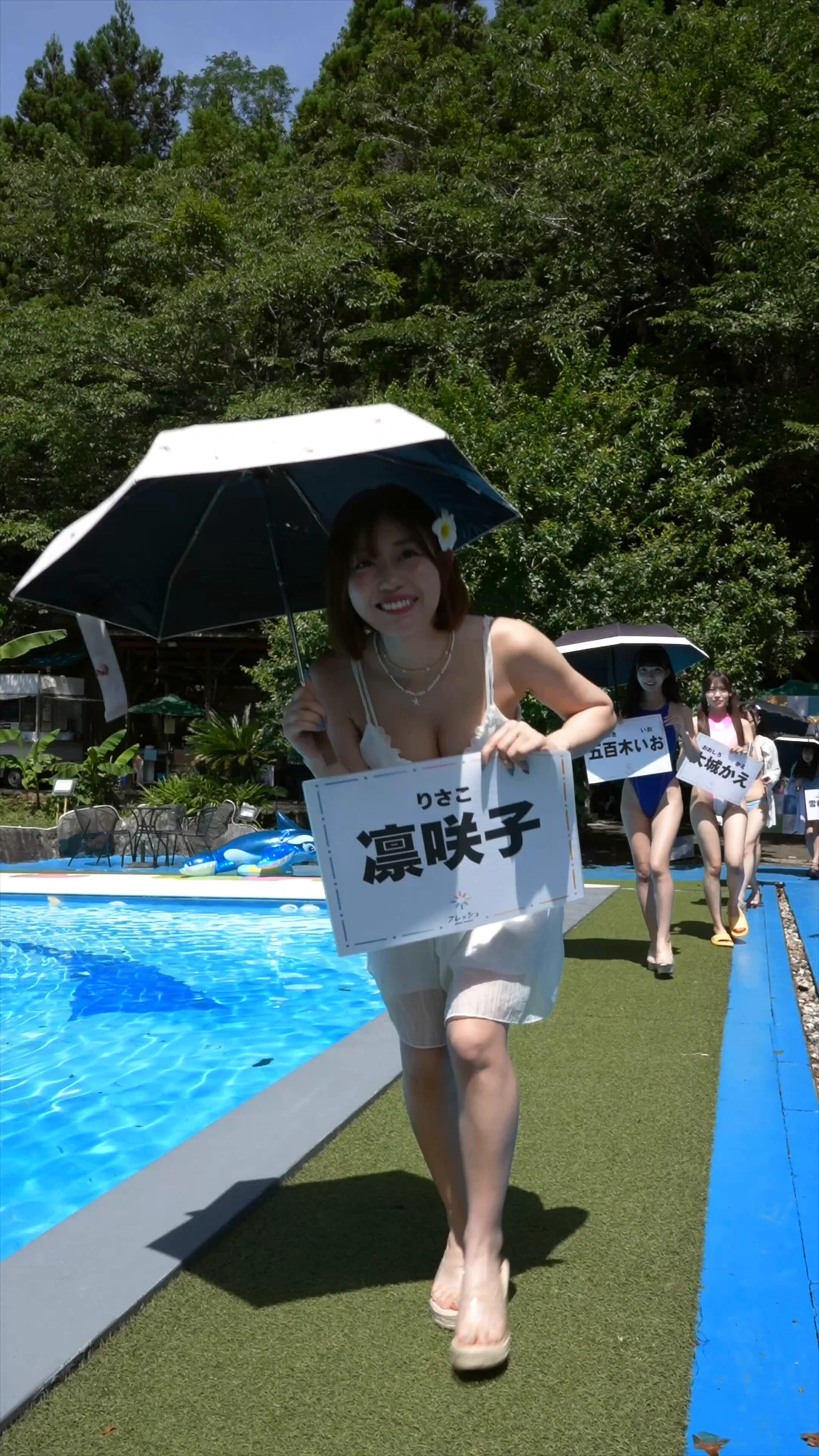 👙夏のプールサイド👙 https://t.co/xhxRcoxmvu