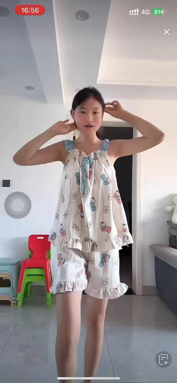 我不知道啊兄弟们 他突然就把奶子贴过来了 https://t.co/MEQ6wMLP5n