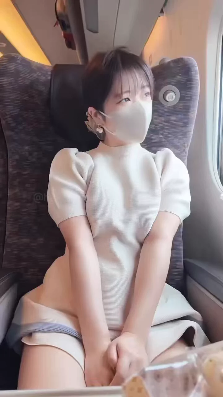 Curious about the color of my panties today?

想知道我今天的内裤颜色吗？ https://t.co/ecRuSlprNh